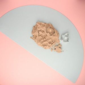 knutselmat van boven op roze achtergrond