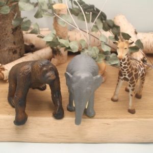 wilde dieren op houten plank